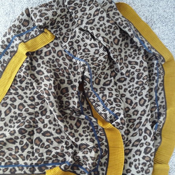 Leopard Print Scarf/Wrap - Picture 3 of 6